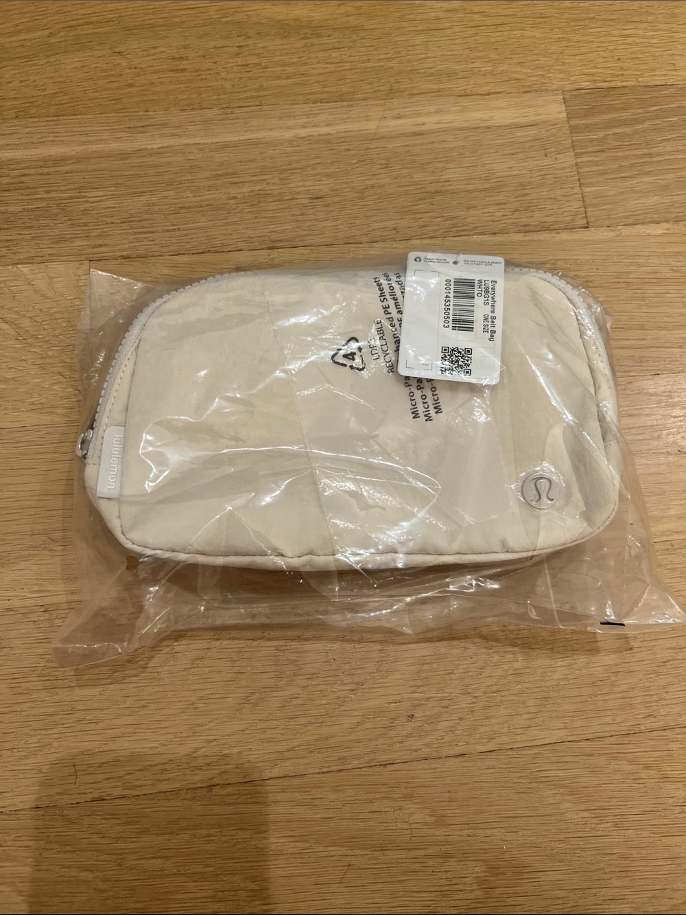 Still in packaging Lululemon Everywhere Belt Bag White